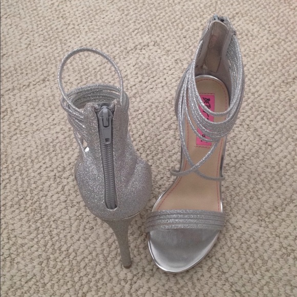 *NWOT Betsey Johnson heels - Picture 2 of 5